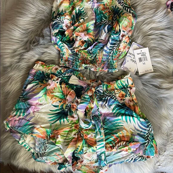 Shorts and crop top set - Picture 2 of 2